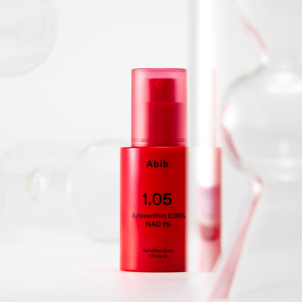ABIB  Red Effect Serum 1.05 Pump 30ml, flacon rouge de la marque ABIB sur fond blanc, contexte beauté minimaliste.