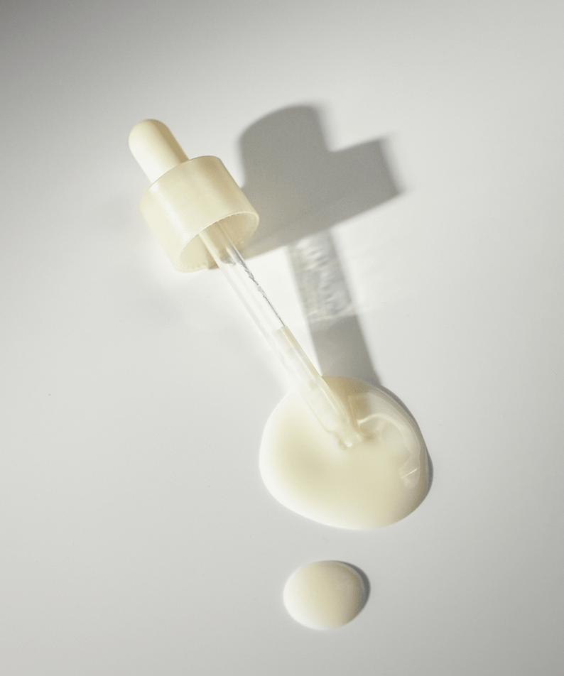 Sérum ABIB Resurrection Bifida Serum Firming Drops 50ml avec flacon compte-gouttes sur fond blanc.