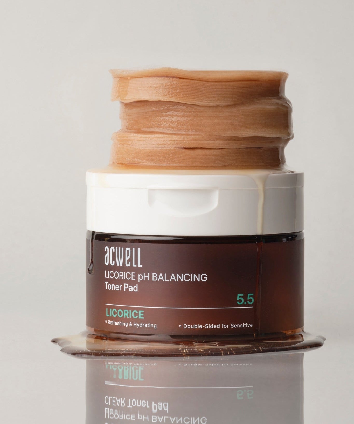 ACWELL Licorice pH Balancing Toner Pad 70P : pot de toner avec pads au visuel, sur fond clair, marque ACWELL.