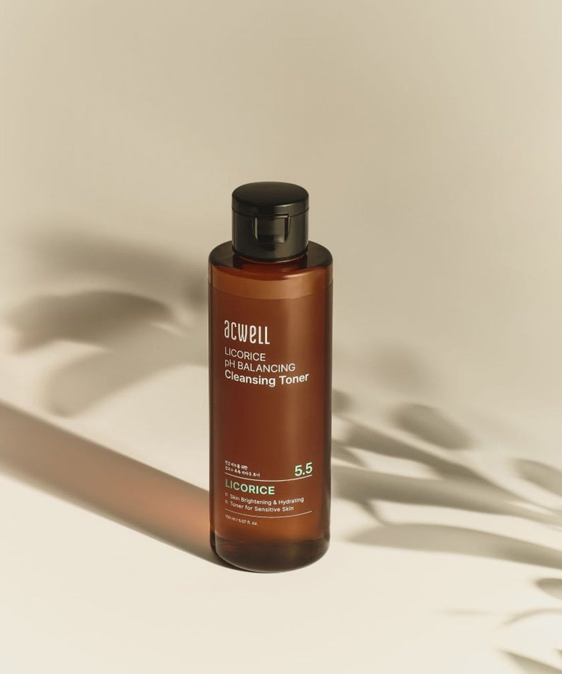 ACWELL Licorice pH Balncing Cleansing Toner 150ml de la marque ACWELL, flacon brun sur fond clair, ombres.