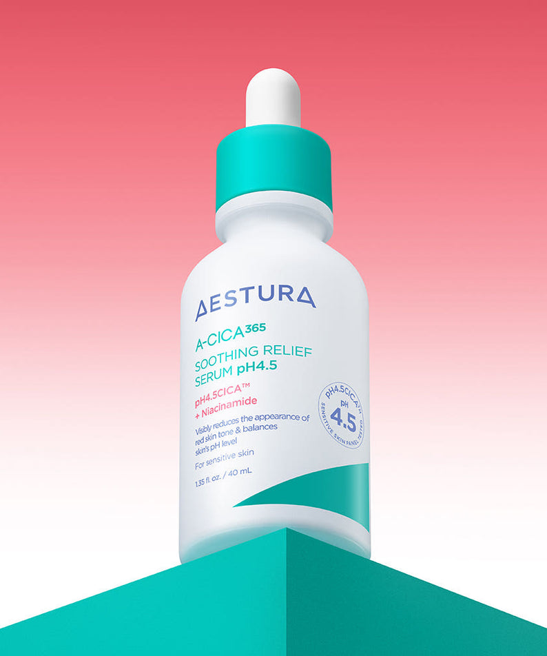 AESTURA  A-cica 365 Soothing Relief Serum pH4.5 40ml, bouteille sur fond rose et blanc, contexte skincare apaisant