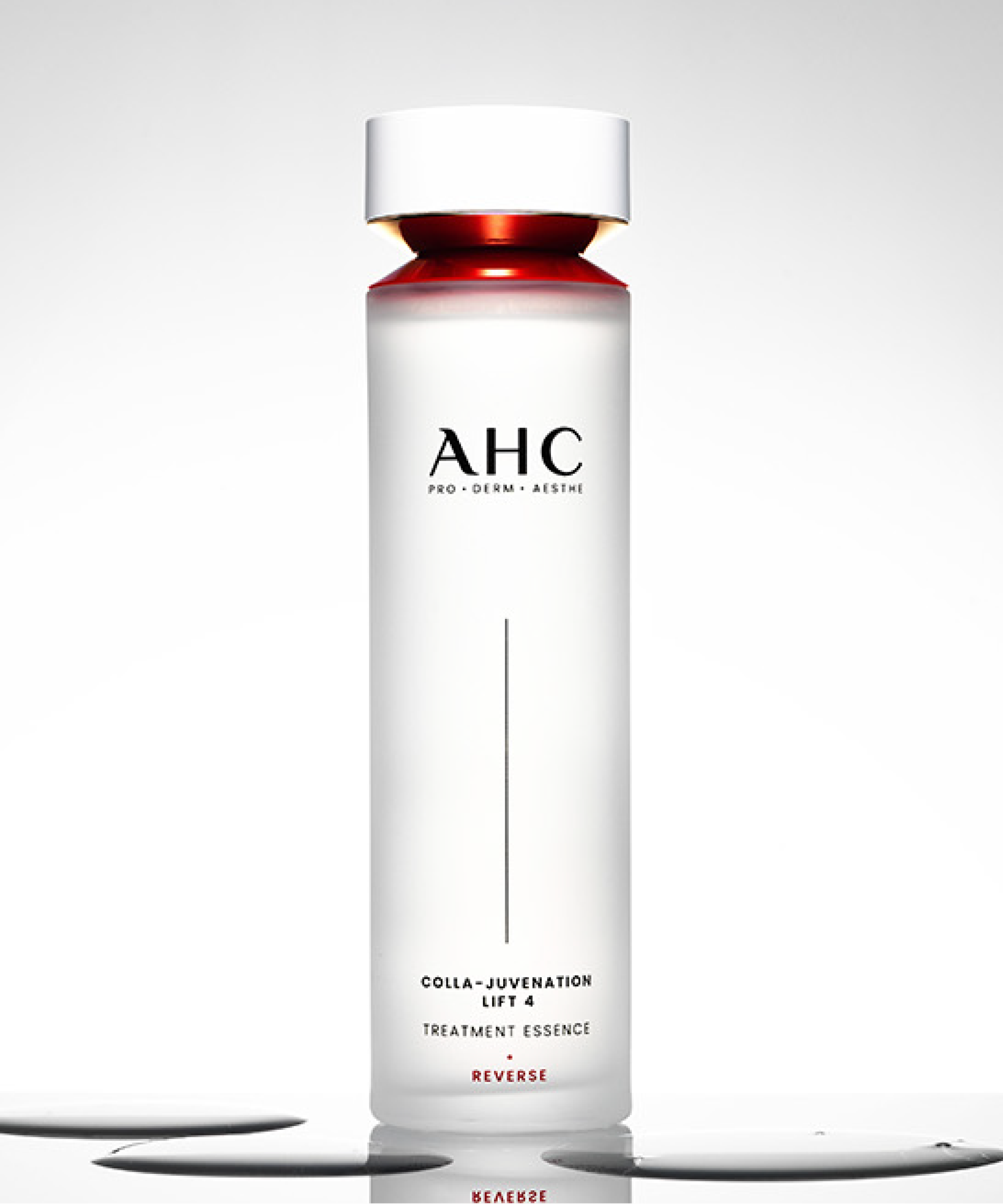 Décris l'image en français : AHC Cola Juvenation Lift 4 Treatment Emulsion 100ml d’AHC, flacon sur fond clair.