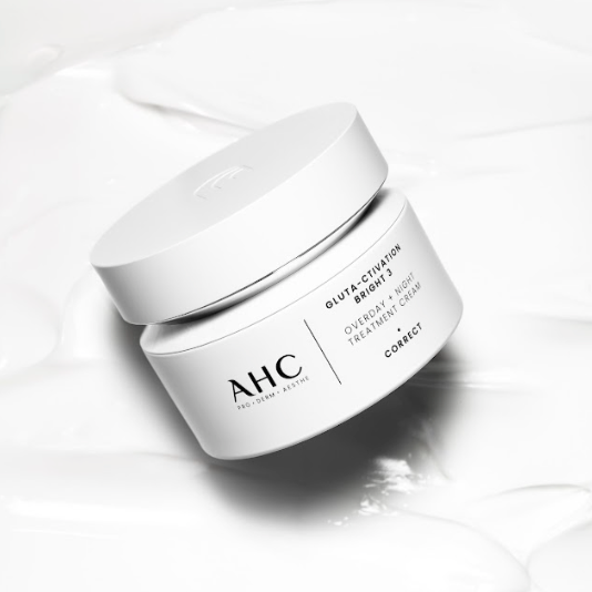 AHC Gluta Activation Bright 3 Overday Night Treatment Cream 50ml, pot blanc sur crème blanche, marque AHC, visuel produit