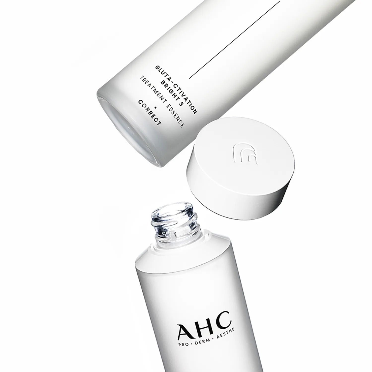 AHC Gluta Activation Bright 3 Treatment Essence 130ml, bouteille crème blanche sur fond clair, marque AHC, effet lumineux