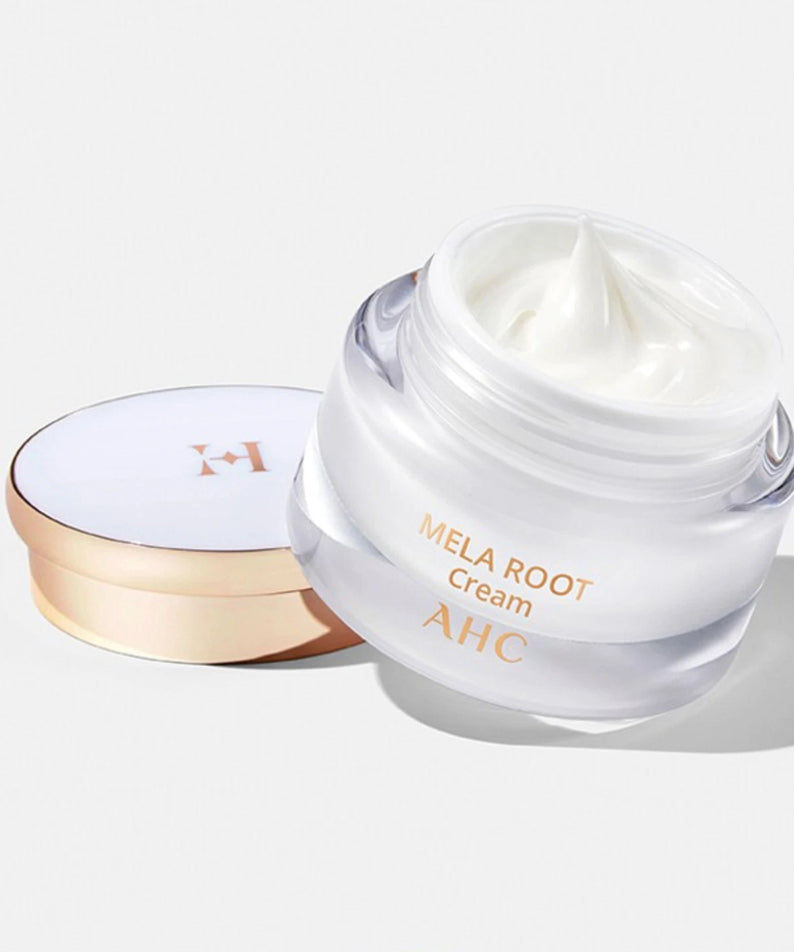 AHC H Mela Root Cream 50ml, crème éclaircissante AHC, pot ouvert avec texture blanche sur fond clair, studio