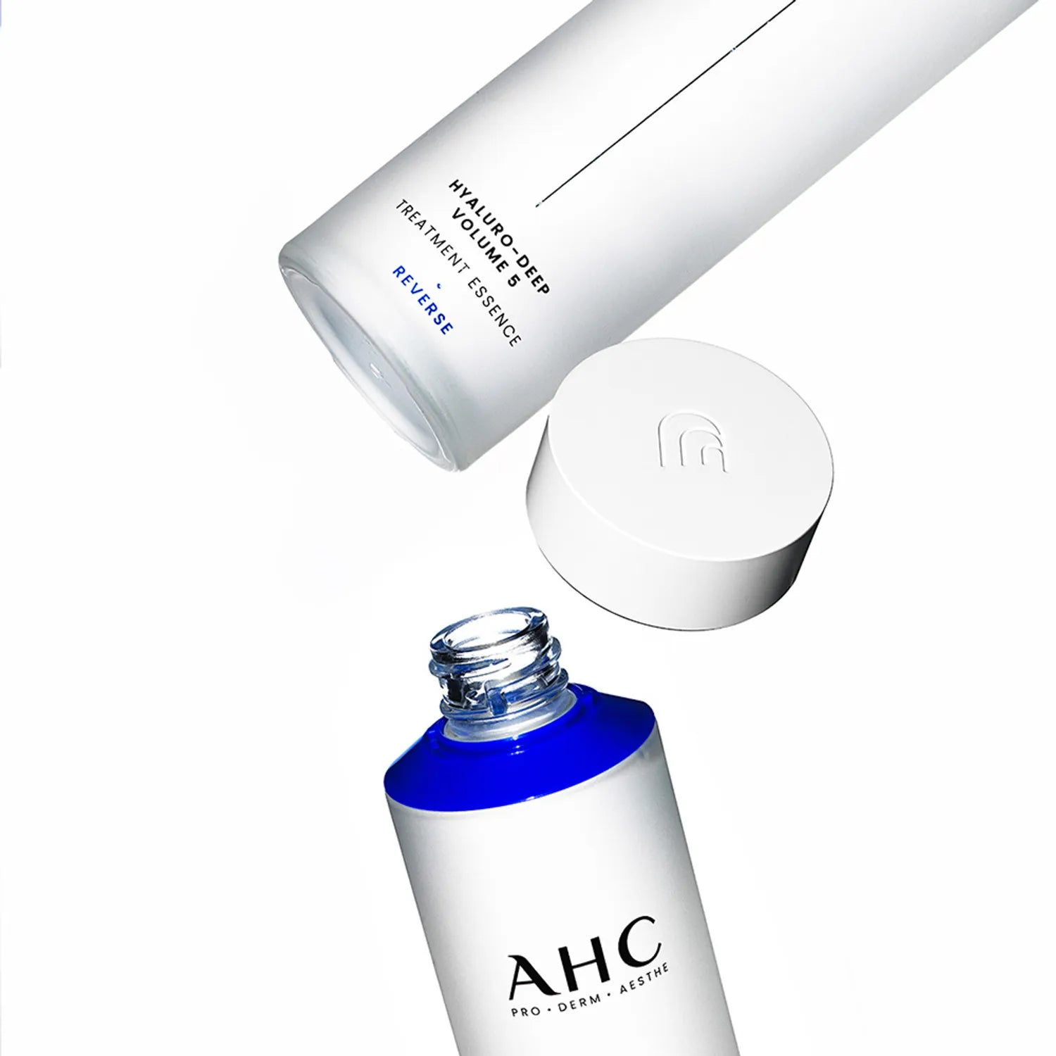 AHC Hyaluro Deep Volume 5 Treatment Essence 130ml, flacon et pompe AHC sur fond blanc, soin hydratant.