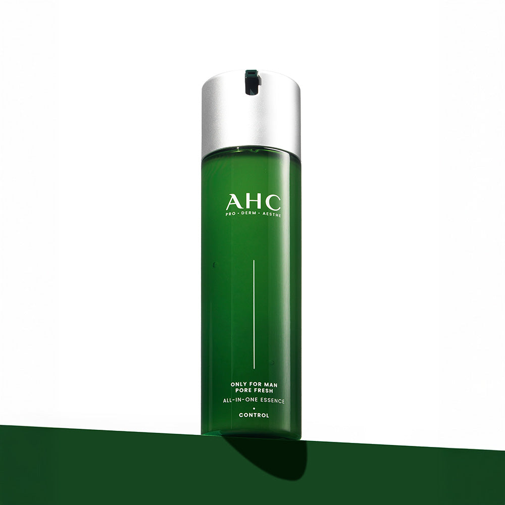 AHC Only For Men Pore Fresh All-in-One Essence 200ml, flacon vert sur fond vert, image produit en studio.