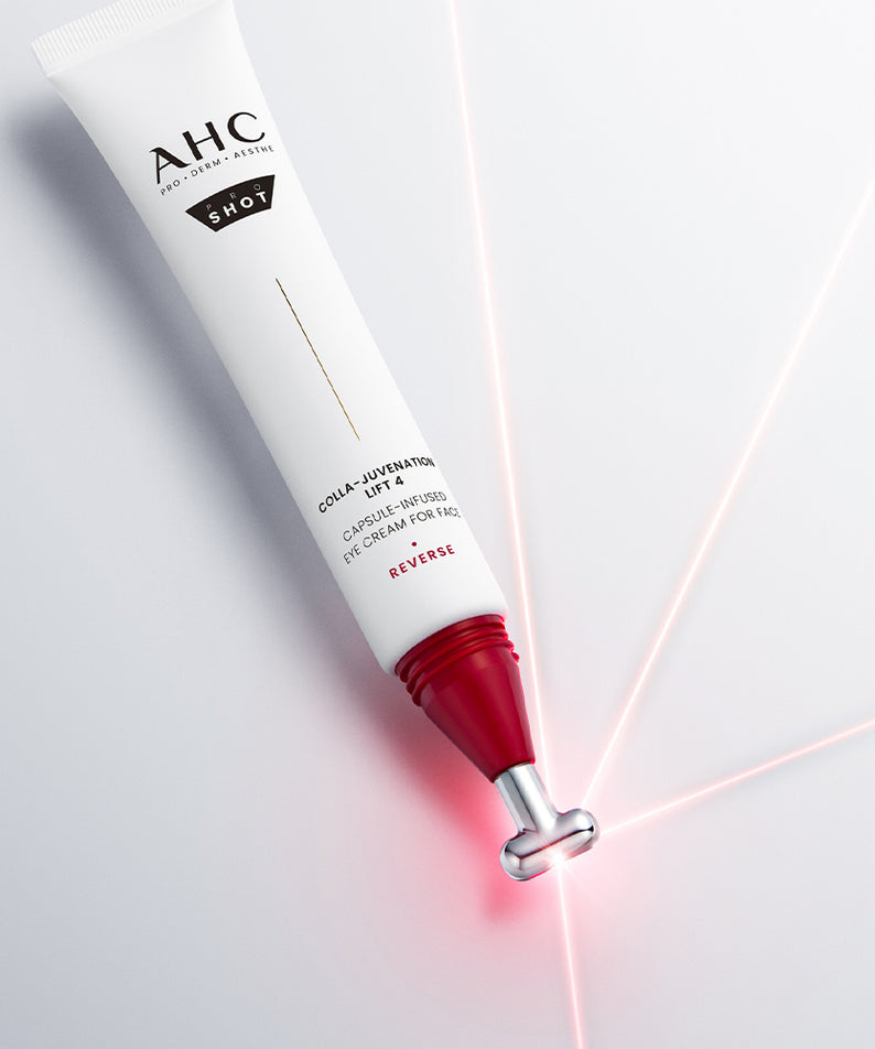 AHC Proshot Collagen Juvenion Lift 4 Capsule Infused Eye Cream for Face 30ml, tube AHC sur fond blanc, flacon en lumière.