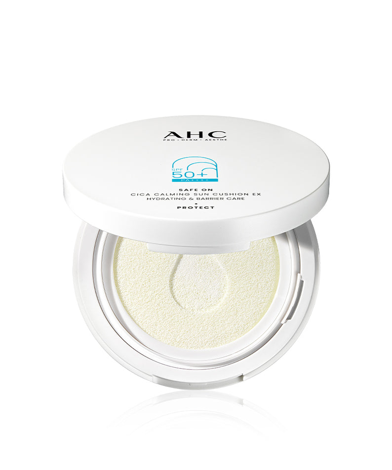 Décris l'image en français en mentionnant le produit, la marque et le contexte visuel : AHC Safe On Cica Calming Sun Cushion 25g