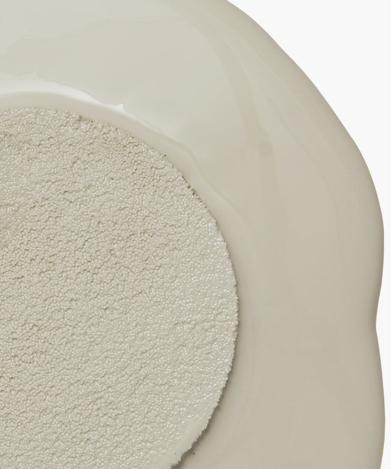 AMELI Complement Series Cushion SPF42 PA++ Green en gros plan, texture douce et couleur verte pour soin de la peau, produit cosmétique innovant.