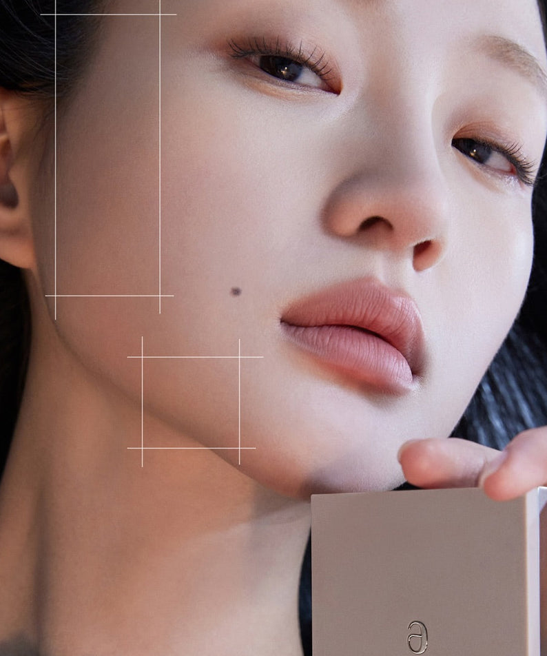 Gros plan d'un modèle avec AMELI Maroon Shading, maquillage élégant et sophistiqué, mettant en valeur une beauté naturelle.