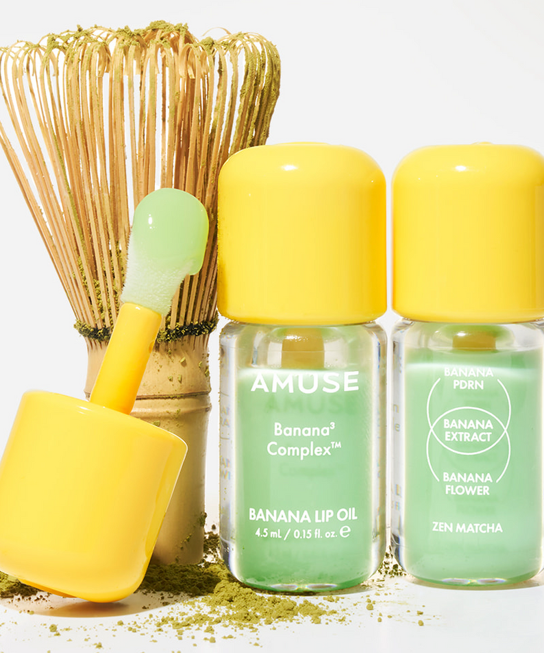 AMUSE Banana Lip Oil 4.5ml, huile lèvres AMUSE jaune sur fond blanc, mise en scène avec banane et crème verte.