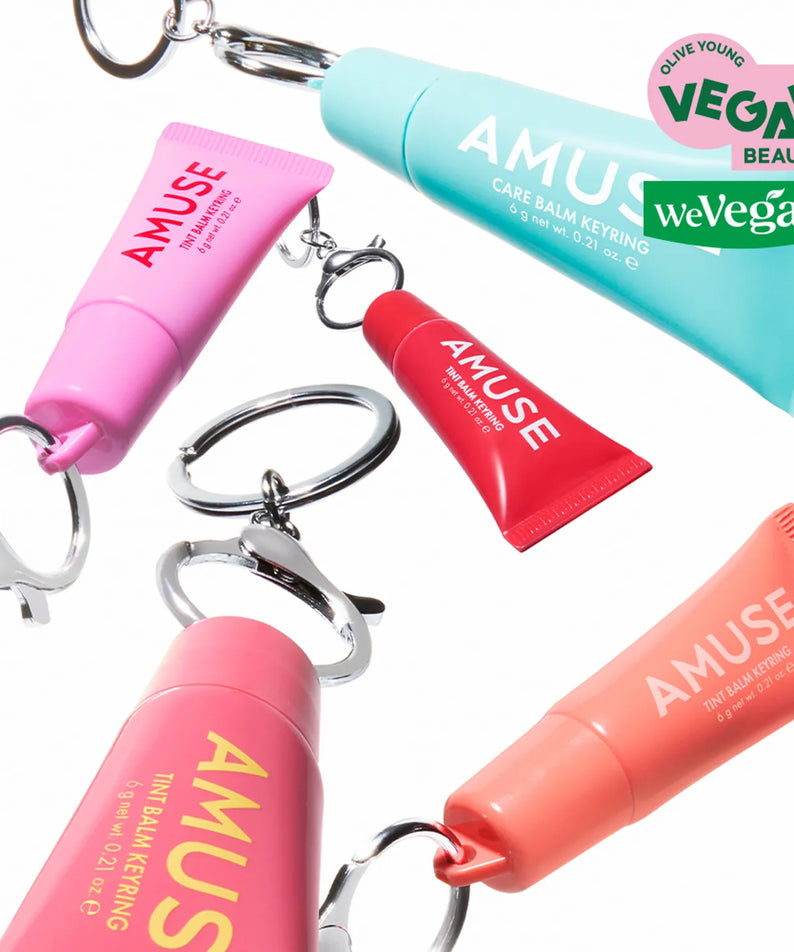 AMUSE TINT BALM KEYRING, collection de baume à lèvres vegan coloré, accroché à des porte-clés design. Beauté éthique et pratique.