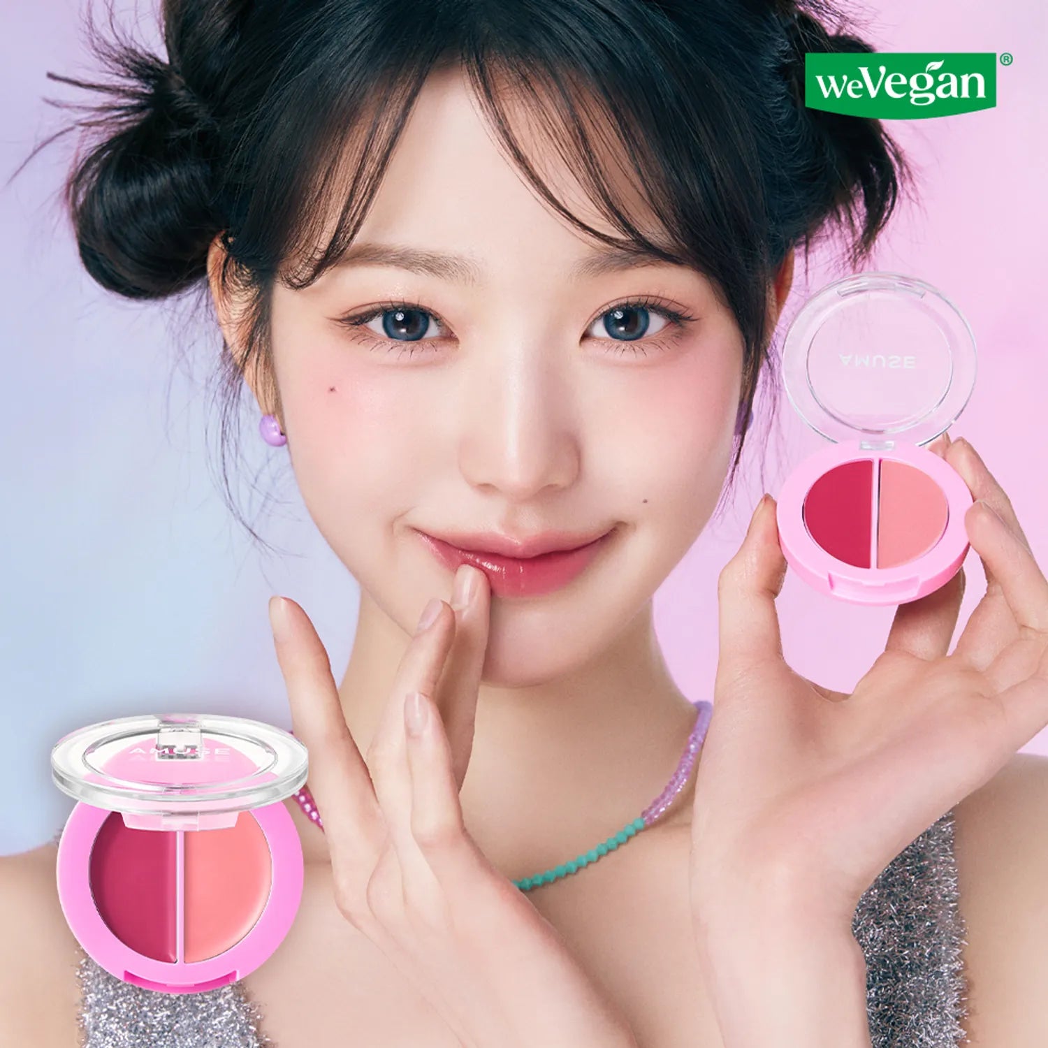 AMUSE Lip & Cheek Healthy Balm de la marque sur visage maquillé, femme en gros plan avec baume rose, WeVegan