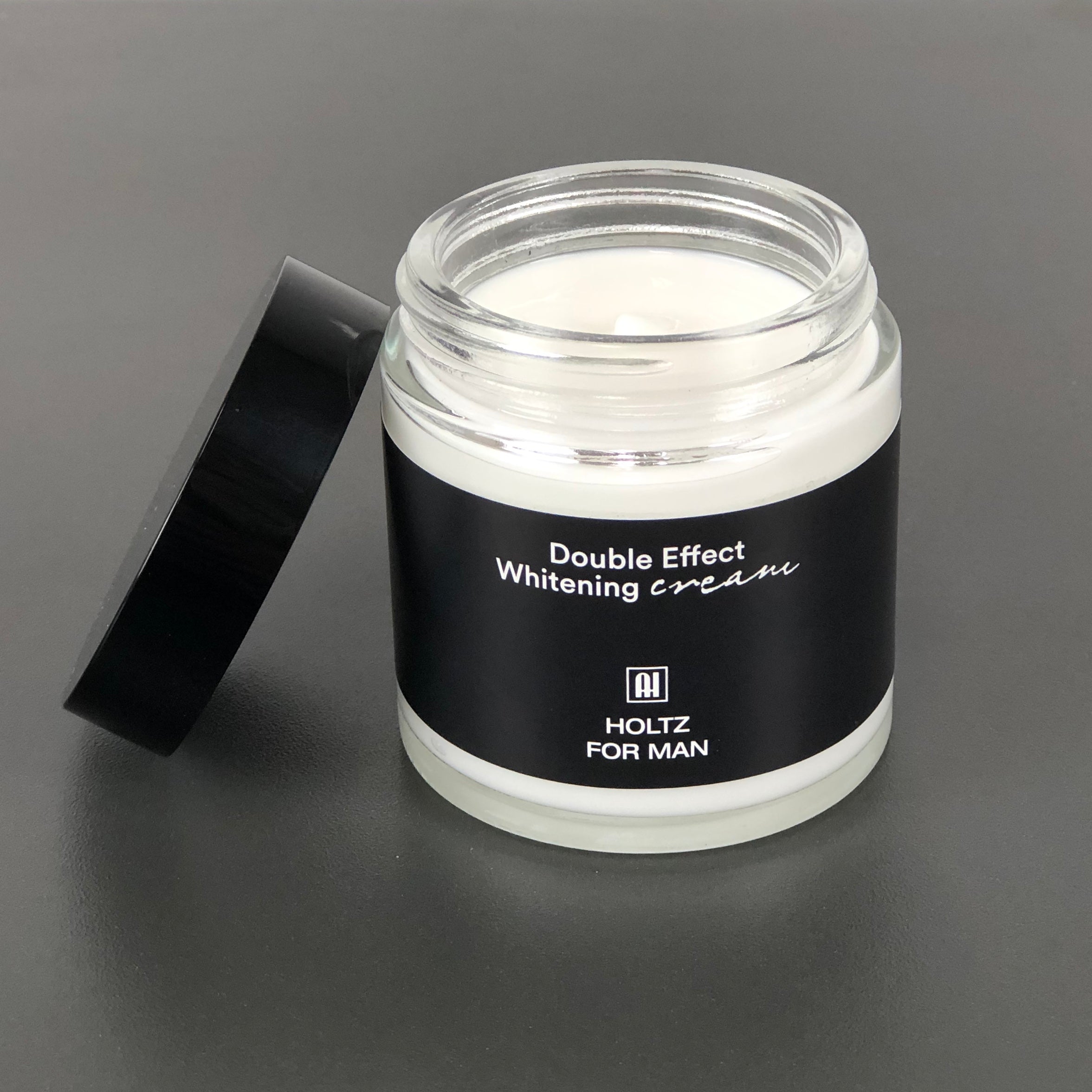 ANNA HOLTZ For Men Double Effect Whitening Cream 100ml, pot crème blanche sur fond gris, vue produit, marque en évidence.