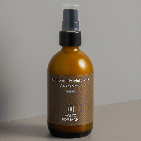 ANNA HOLTZ For Men Homme Men's Cosmetics Multivitamin Serum Essence 100ml, flacon pompe sur fond studio gris