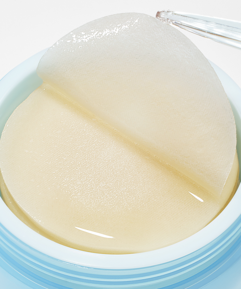 Décris l'image en français en mentionnant le produit, la marque et le contexte visuel : ANUA 8 Hyaluronic Acid Catechin Calming Pads 110 Pads