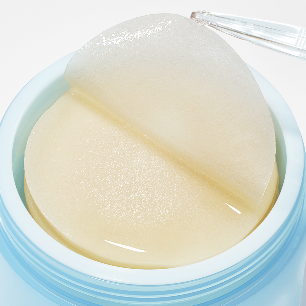 Décris l'image en français en mentionnant le produit, la marque et le contexte visuel : ANUA 8 Hyaluronic Acid Catechin Calming Pads 110 Pads