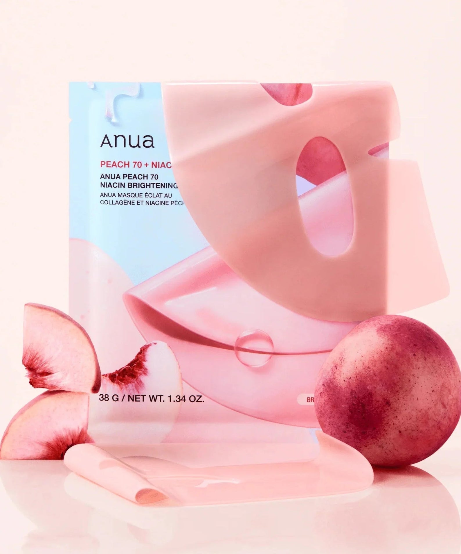 ANUA Peach 70 Niacin Brightening Collagen Mask 4pcs d’ANUA, masque en tissu rose sur fond pastel avec pêches, style cosmétique.