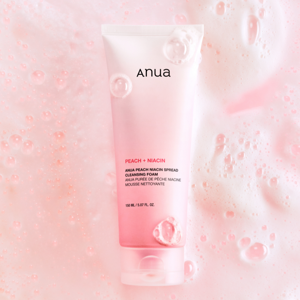ANUA Peach Niacin Spread Cleansing Foam 150ml, marque Anua, tube sur fond rosé, bulles de mousse, contexte soin visage.