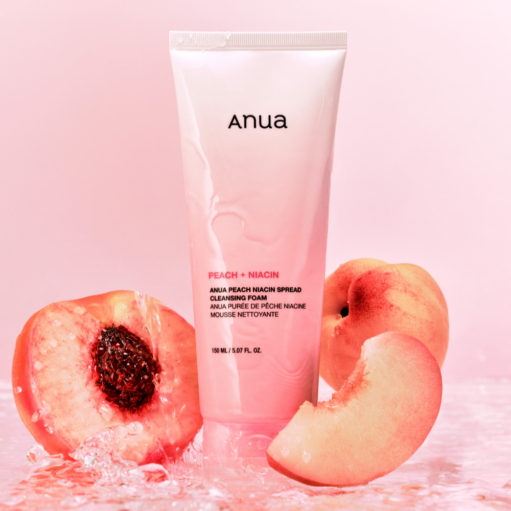 ANUA Peach Niacin Spread Cleansing Foam 150ml : tube rose ANUA et pêches sur fond clair, image produit beauté.