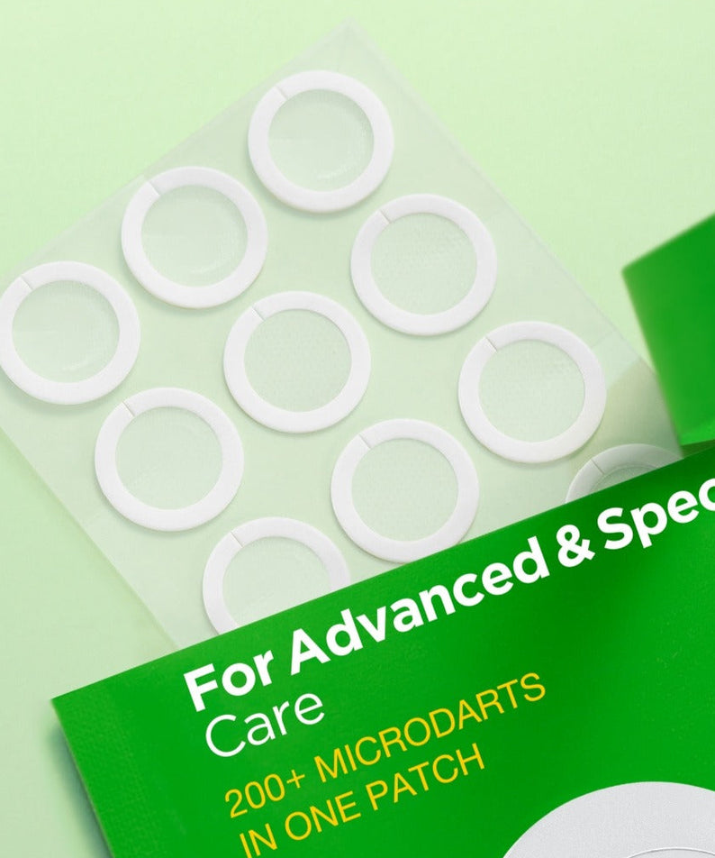 ANUA Triple Acid Spot Care Microdot Patch de la marque ANUA, patchs microdoses sur fond vert, pack “For Advanced & Special Care”