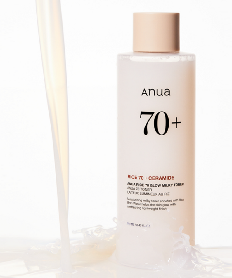 Décris l'image en français : ANUA Rice 70 + Ceramide Glow Milky Toner 250ml, flacon blanc sur fond clair, marque ANUA.