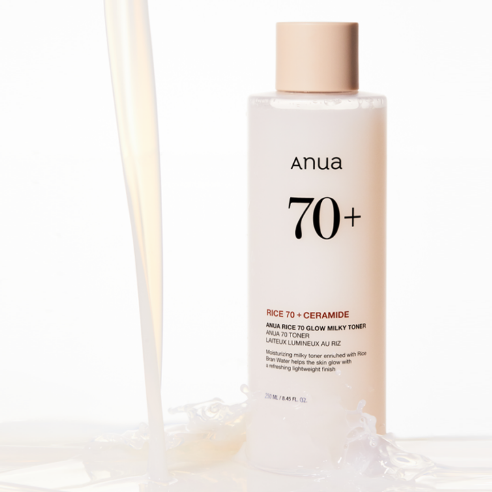 Décris l'image en français : ANUA Rice 70 + Ceramide Glow Milky Toner 250ml, flacon blanc sur fond clair, marque ANUA.