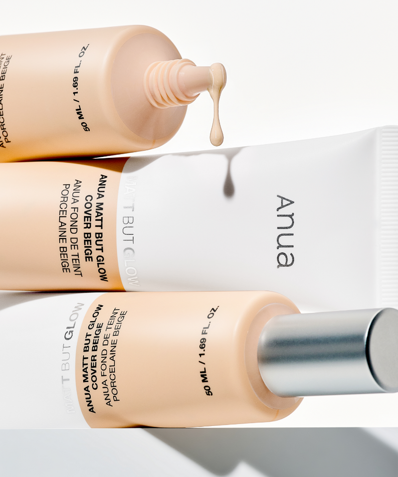 ANUA Matt But Glow Cover Beige 50ml de la marque ANUA, flacons sur fond blanc, texture crème/fluide visible.
