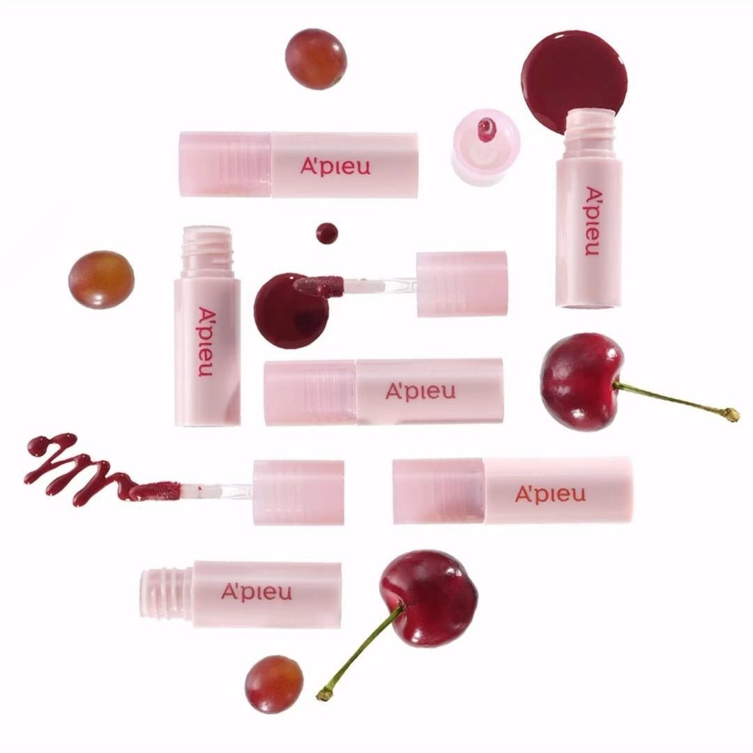 A'PIEU Juicy Pang Bear Cream Blusher Mini de la marque A'PIEU, flacons et blush crème sur fond blanc.