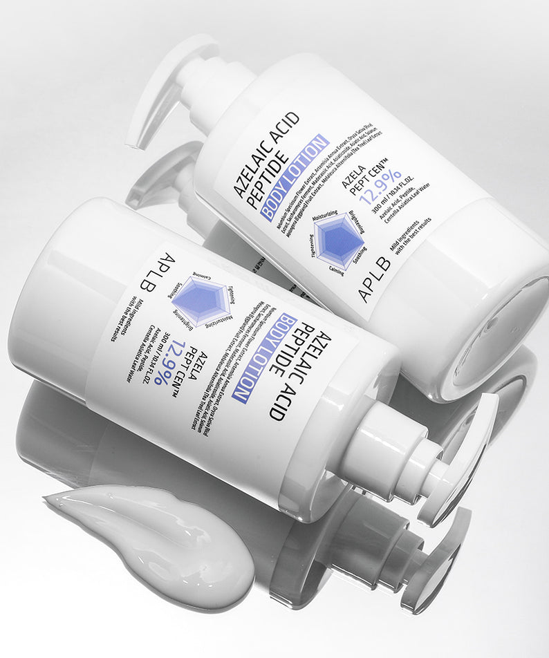 APL B Azelaic Acid Peptide Body Lotion 300ml APLB, flacons et texture crème sur fond blanc, visuel produit.