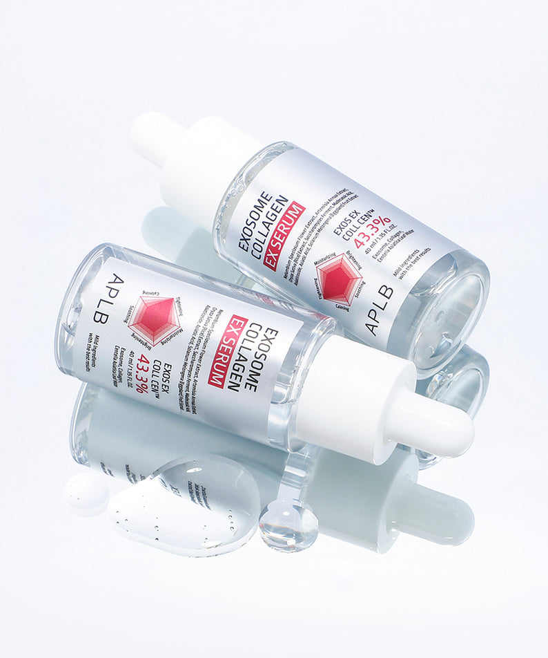 APLb Exosome Collagen EX Serum 40ml APLB, flacons sérum sur fond blanc avec gouttelettes, packaging cosmétique