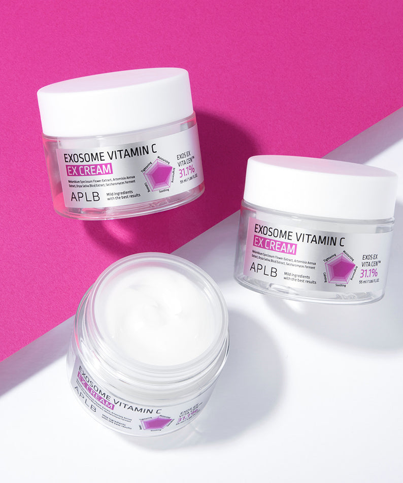APLB Exosome Vitamin C EX Cream 55ml APLB, pots crème sur fond rose/abstrait, produit cosmétique en lumière studio