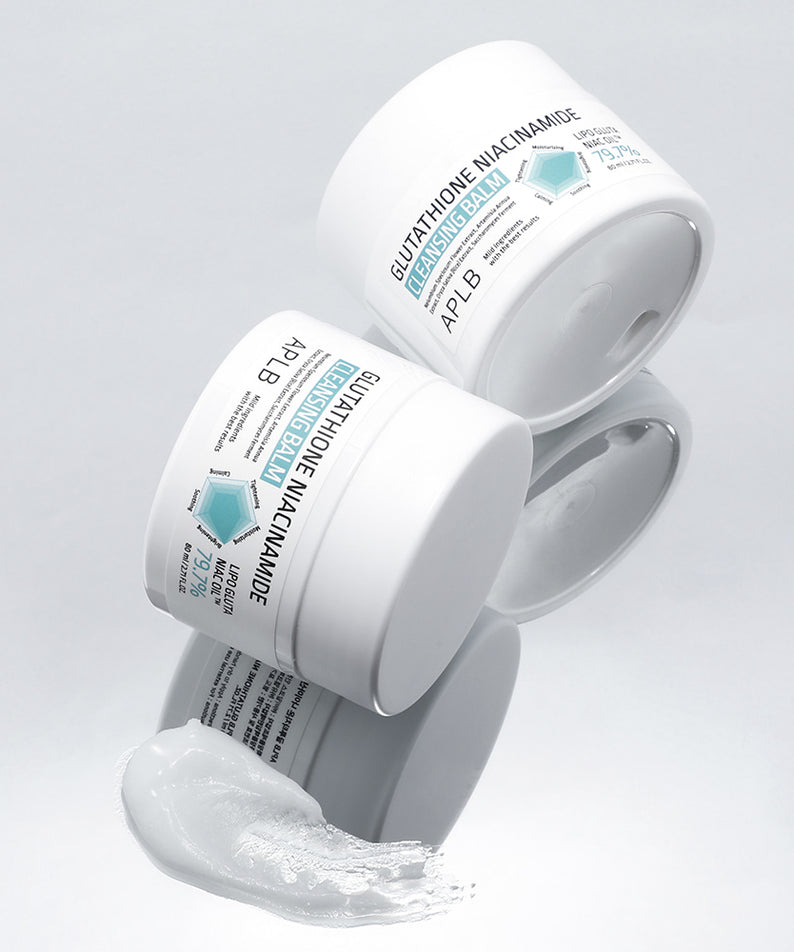 APL B Glutathione Niacinamide Cleansing Balm 80ml, baume nettoyant de la marque APLB en contexte douche, blanc, tube ouvert.