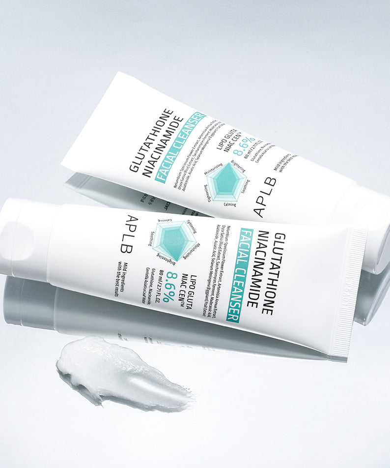 APLB Glutathione Niacinamide Facial Cleanser 80ml, crème nettoyante APLB sur fond blanc, tube avec mousse, contexte visage.
