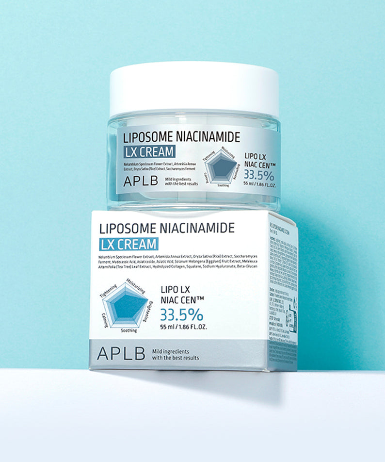 APLb Liposomal Niacinamide LX Cream 55ml, marque APLB, crème visage en pots sur fond bleu clair, contexte cosmétique.
