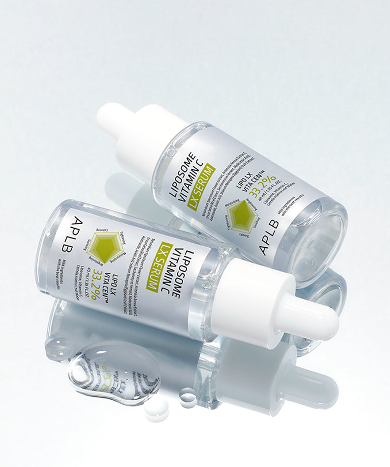 APLB Liposome Vitamin C LX Serum 40ml de la marque APLB, bouteille et flacons sur fond clair, contexte skincare beauté.