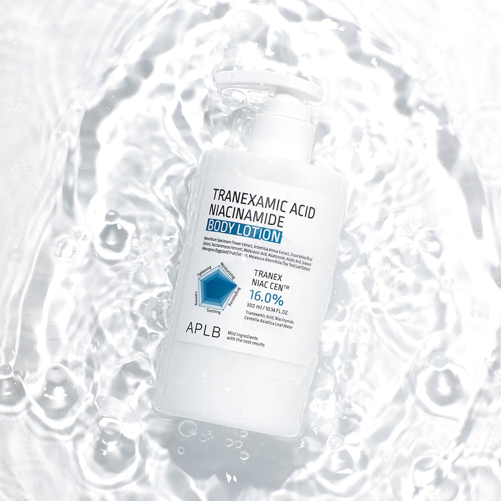 APLB Tranexamic Acid Niacinamide Body Lotion : flacon sur fond blanc avec bulles, soin visage-corps apaisant APLB.