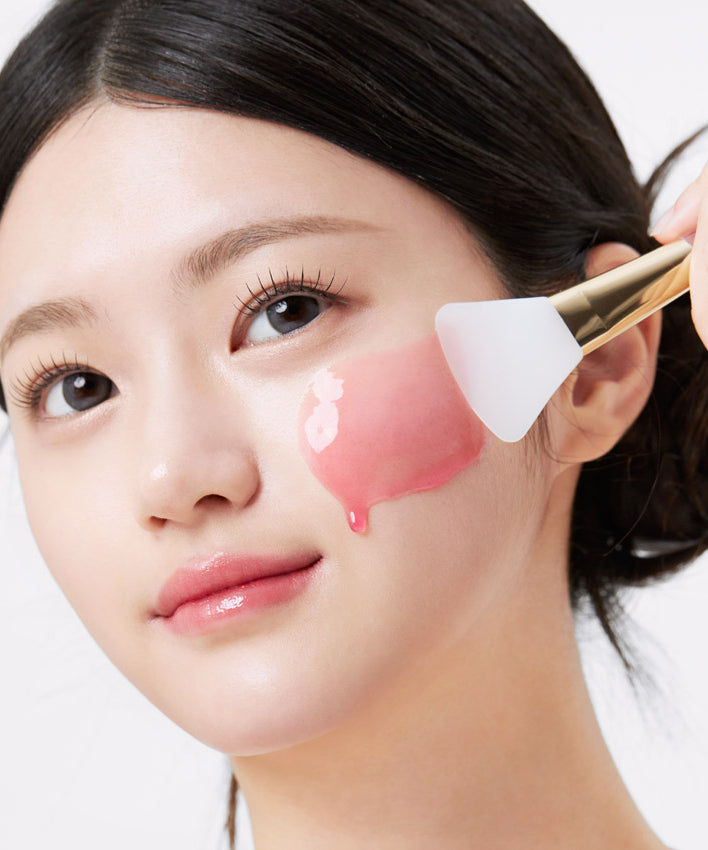 APRILSKIN TXA Niacinamide 99 Night Wrapping Mask 80ml, application de masque de nuit sur le visage, marque APRILSKIN, vue photo.