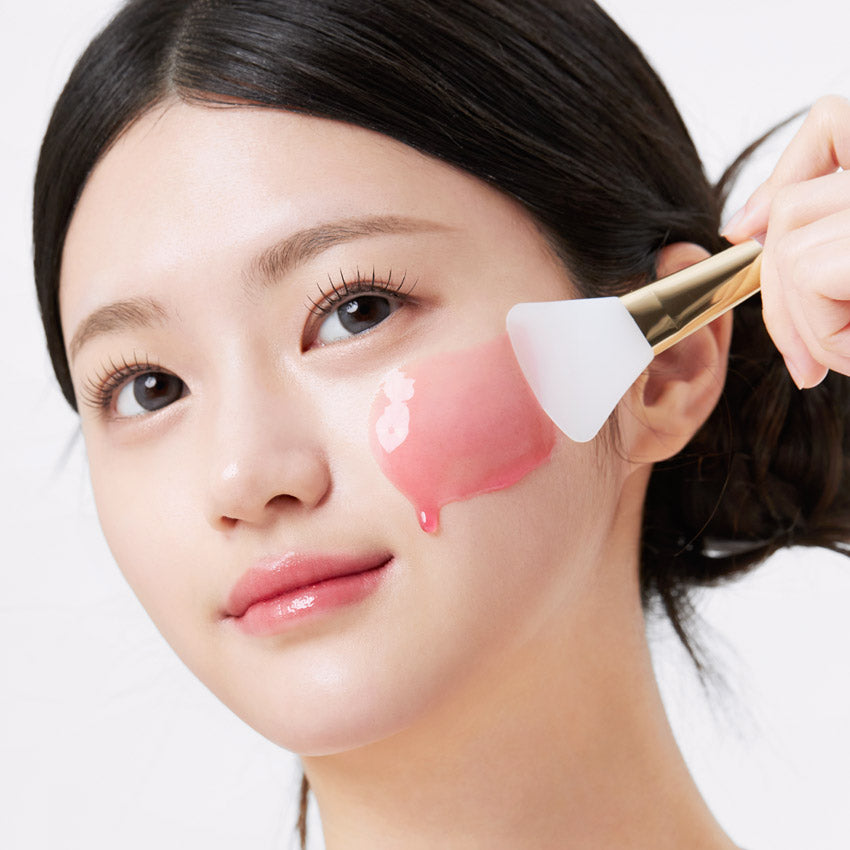 APRILSKIN TXA Niacinamide 99 Night Wrapping Mask 80ml, application de masque de nuit sur le visage, marque APRILSKIN, vue photo.