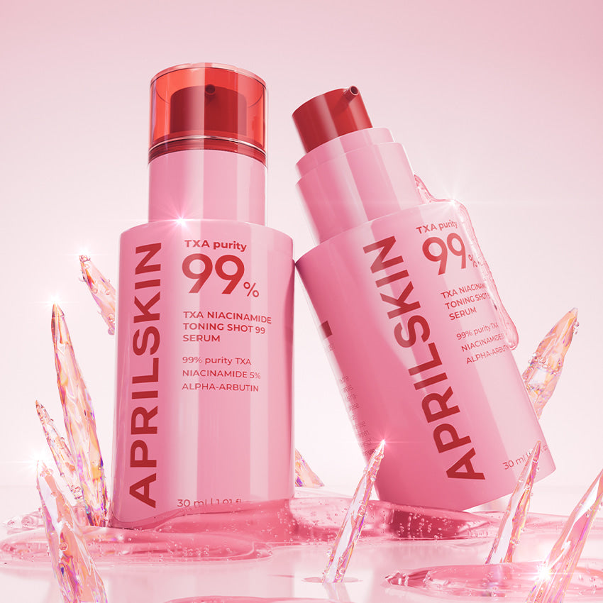 APRILSKIN TXA Niacinamide Toning Shot 99 Serum 30ml en flacons roses, marque affichée sur fond rose et glace brillante
