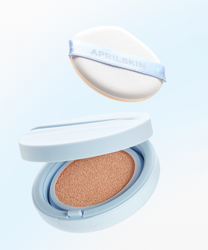 APRILSKIN Glowing Matt Cushion + Refill, boîtier et éponge de maquillage, APRILSKIN, fond bleu clair, produit beauté