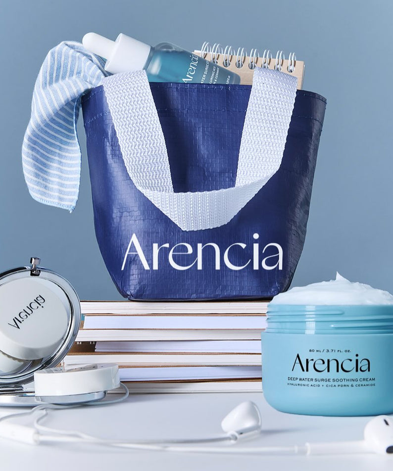 ARENCIA Deep Water Surge Soothing Cream 80ml, pot bleu apaisant sur fond bleu, marque ARENCIA, ambiance skincare