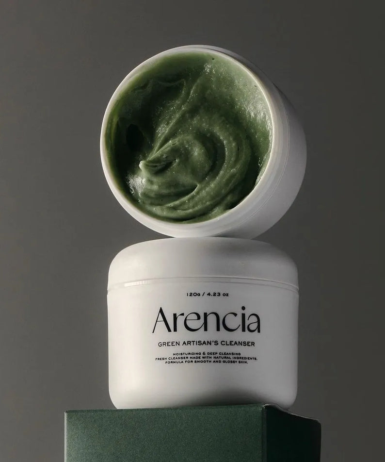 ARENCIA Green Artisan Skin Boosting Cleanser 120g présenté en pot ouvert avec texture crémeuse verte, sur fond neutre.
