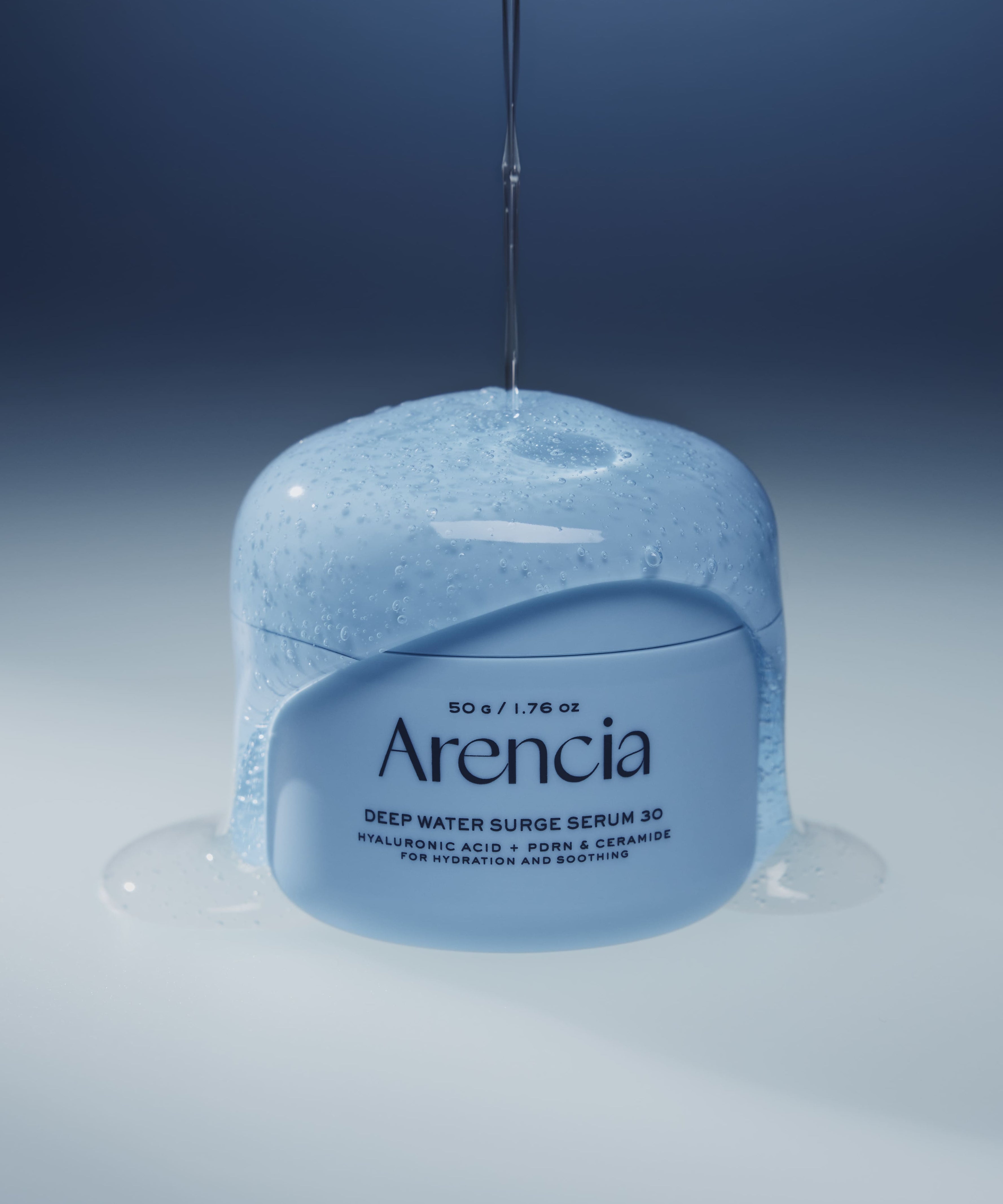 ARENCIA Deep Water Surge Serum 30 50g, hydratant intense avec acide hyaluronique, pour peau éclatante et nourrie.