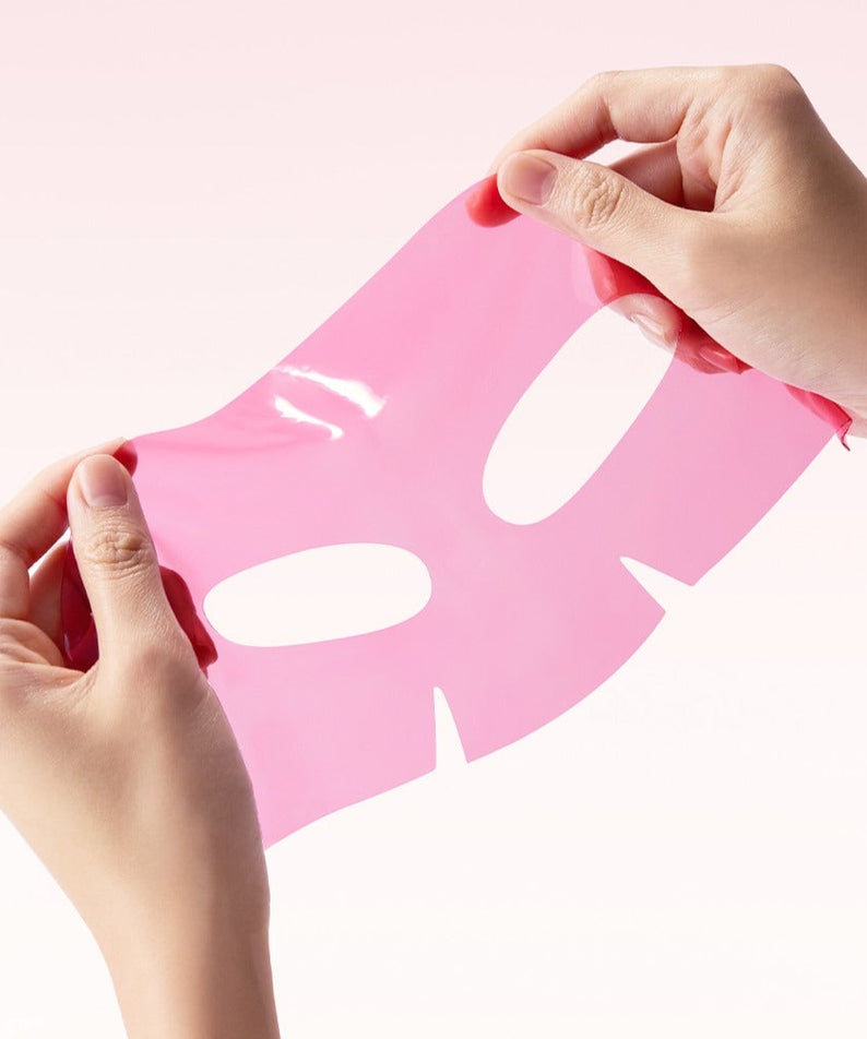 Masque gel ARENCIA Red Collagen tenu en mains, vue détaillée, 4 feuilles incluses par paquet.