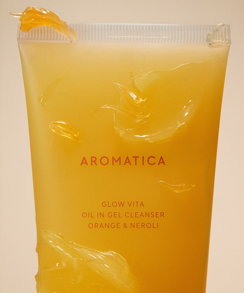 AROMATICA Glow Vita Oil-in-Gel Cleanser Orange & Neroli 150ML, nettoyant nourrissant pour la peau lumineuse et hydratée.