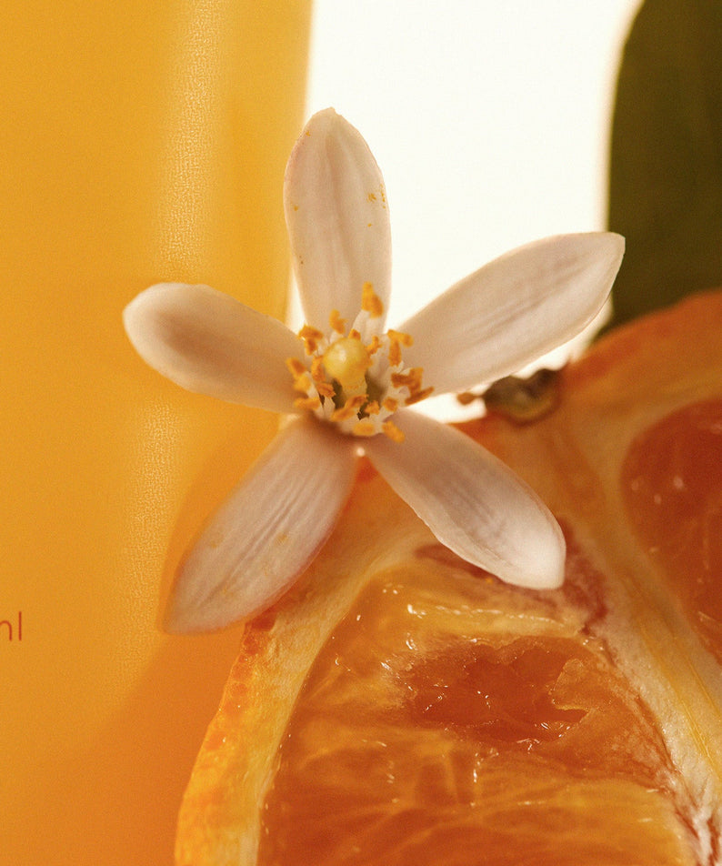 AROMATICA Glow Vita Oil-in-Gel Cleanser Orange & Neroli 150ML avec fleur de néroli et tranche d'orange