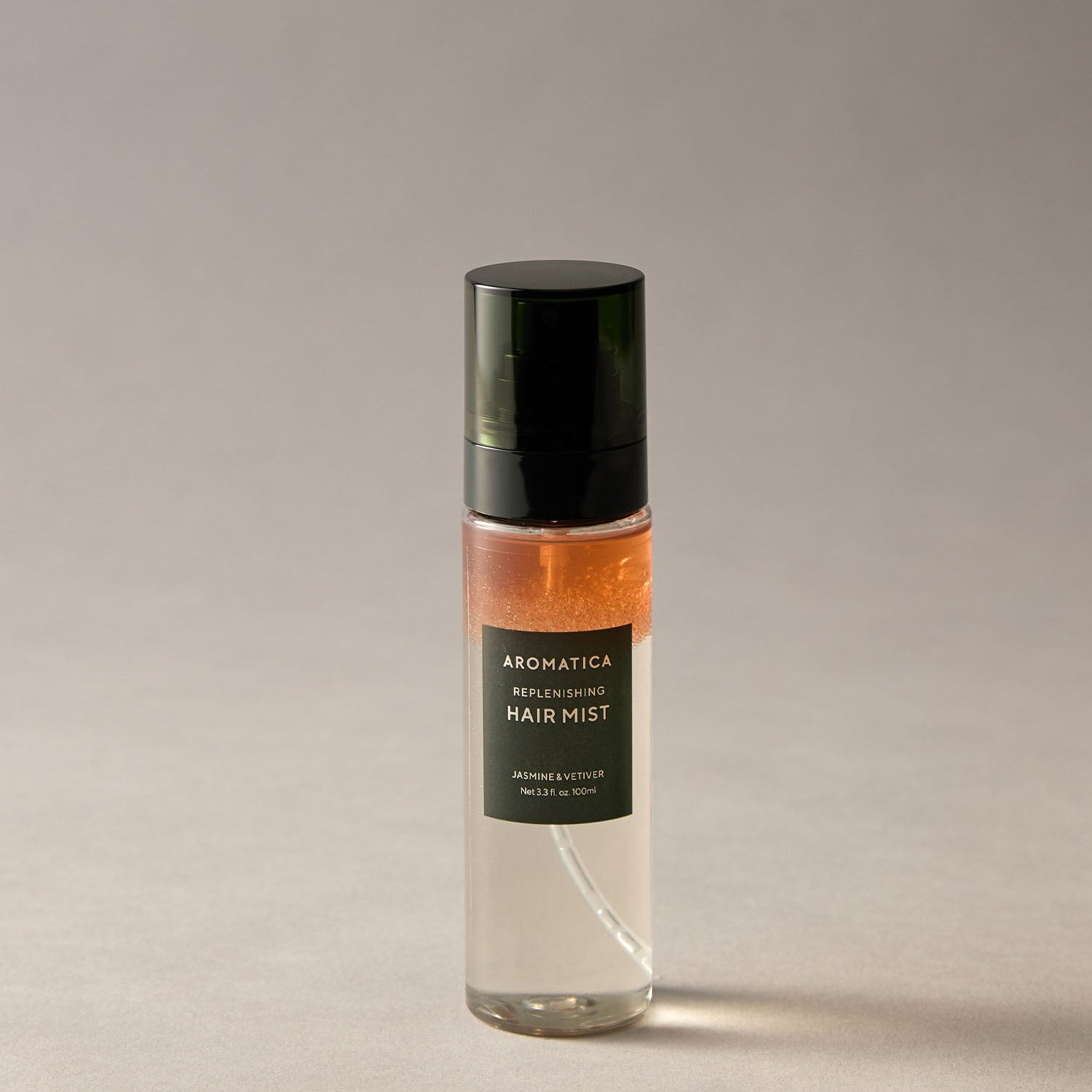 AROMATICA Replenishing Hair Mist Jasmine & Vetiver 100ml, flacon prêt à l’emploi sur fond clair, marque AROMATICA visible.