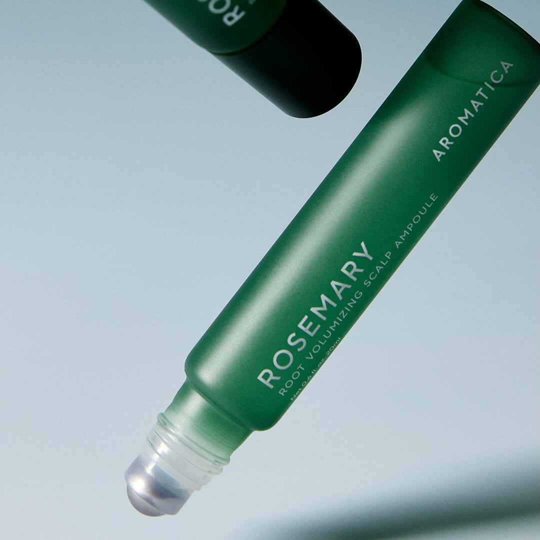 AROMATICA Rosemary Root Volumizing Scalp Ampoule 20ML, tube vert AR0MATICA sur fond clair, ampoule scalp volume racines